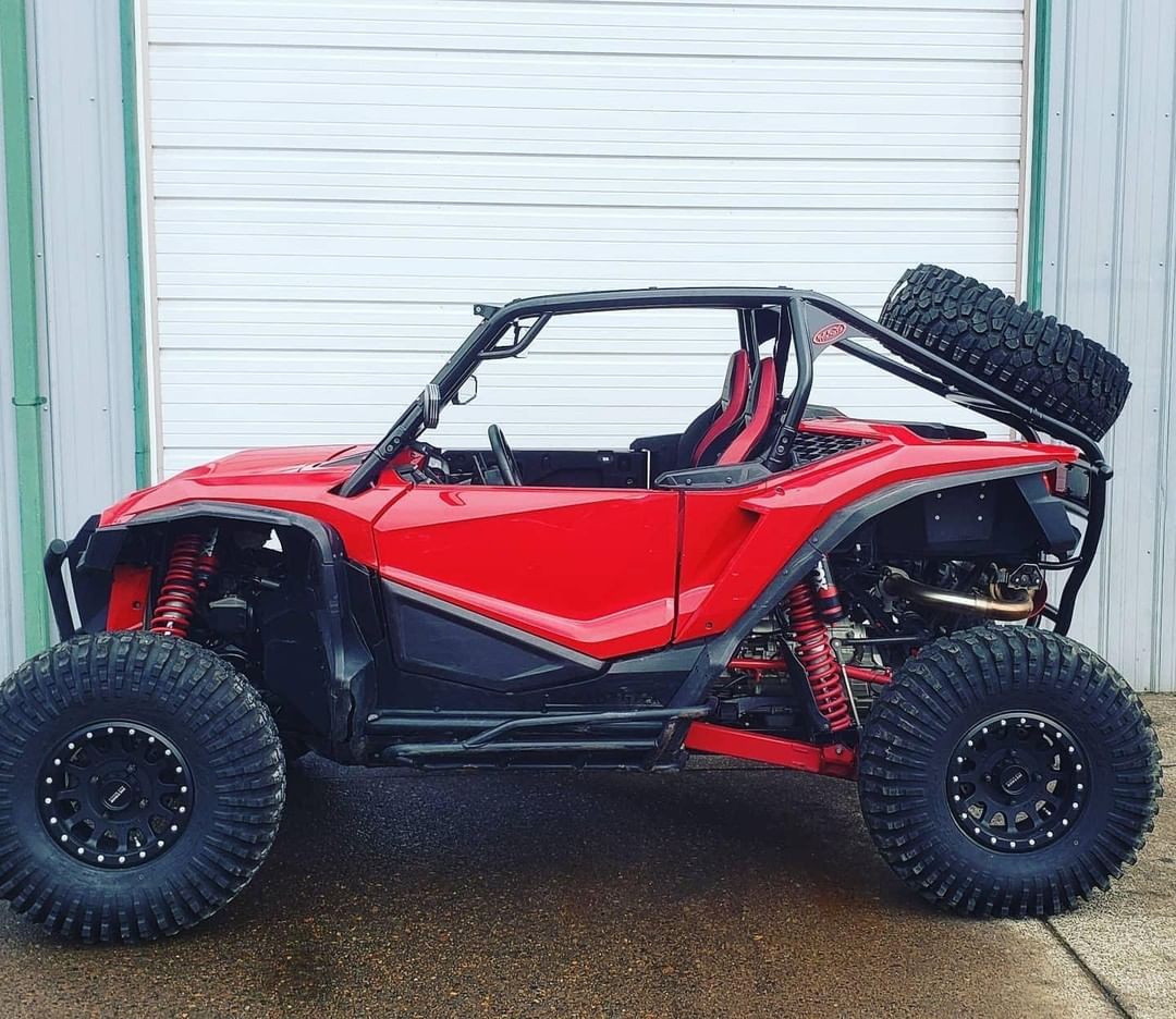 UTV Trendz Tire Carrier with Gas Struts