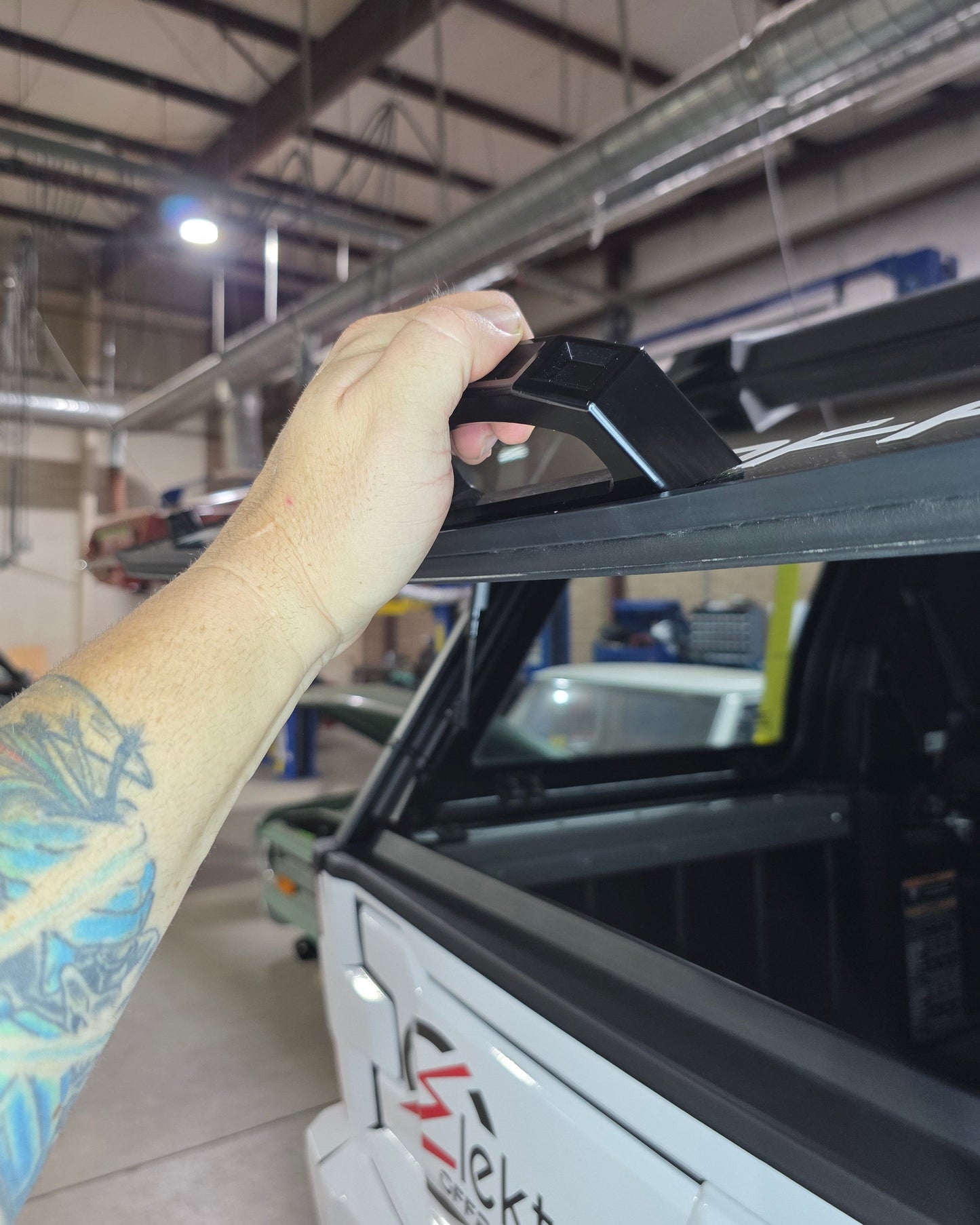 2024+ Polaris Xpedition Rear Glass Handle (Anodized Black)